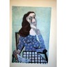 Femme avec soutien-gorge bleu
